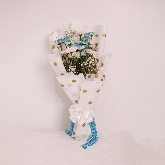Azure Blooms Daisy Ensemble